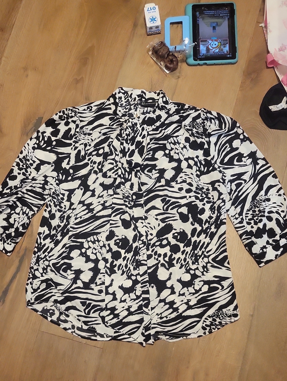 NWT New York & Company Black and White Mixed Print Blouse Neck Tie XL TALL